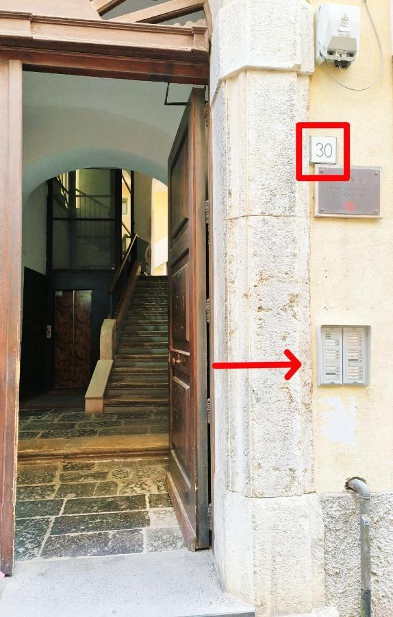 In Urbs Apartment Salerno Exterior photo